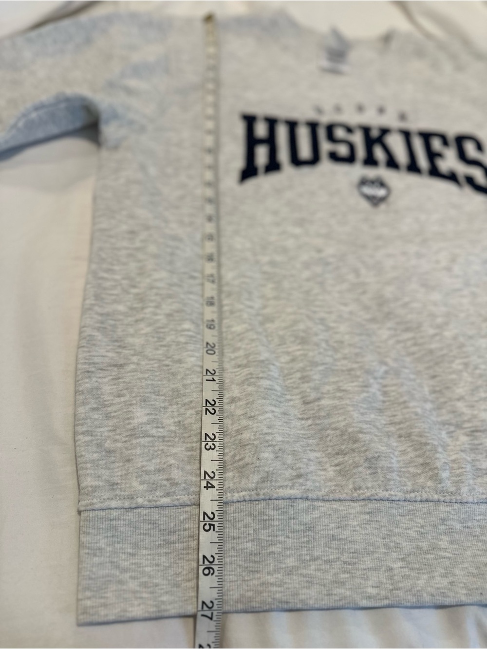 NWOT Champion UCONN Huskies SzL Embroidered logo Spellout Basketball sweatshirt. - Picture 4 of 13